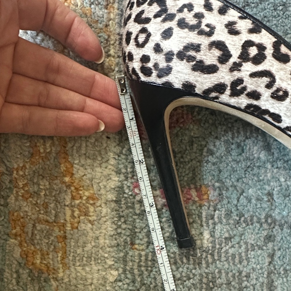 Stuart Weitzman Royal Legend Spotted Leopard Stiletto Pump - dyed calf fur EUC - Picture 9 of 9
